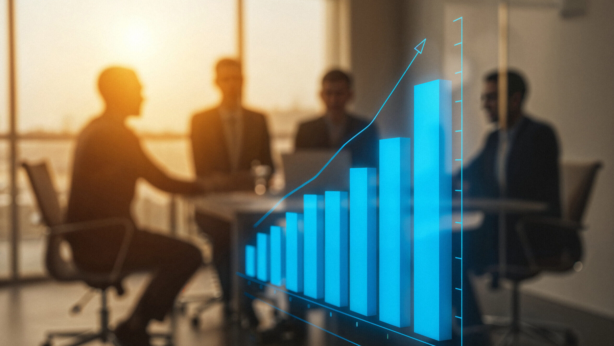 Gráfico de barras subindo e pessoas trabalhando em equipe, simbolizando como escalar suporte ao cliente de forma sustentável e com qualidade.