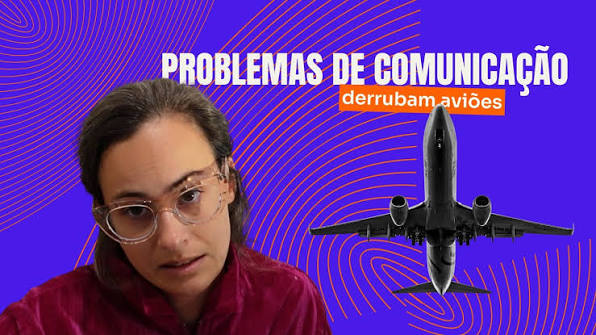 Copilota mulher em cockpit moderno sinalizando comunicação clara com o piloto