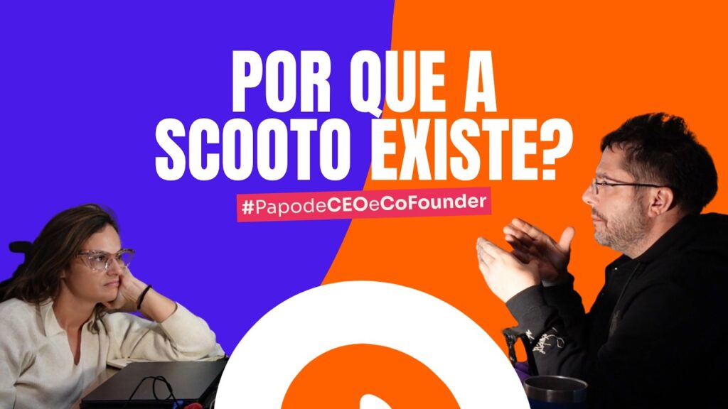 Equipe feminina comandando atendimento digital com cidade ao fundo